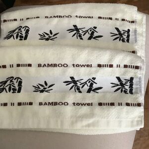 Free with bundle! 2 Hand Towels like new!